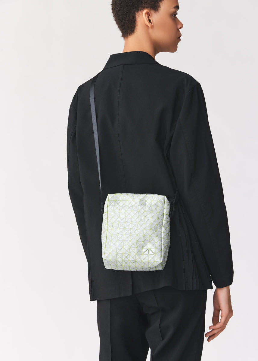 VOYAGER REFLECTOR SHOULDER BAG | The official ISSEY MIYAKE ONLINE