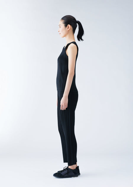 Pants | The official ISSEY MIYAKE ONLINE STORE | ISSEY MIYAKE 