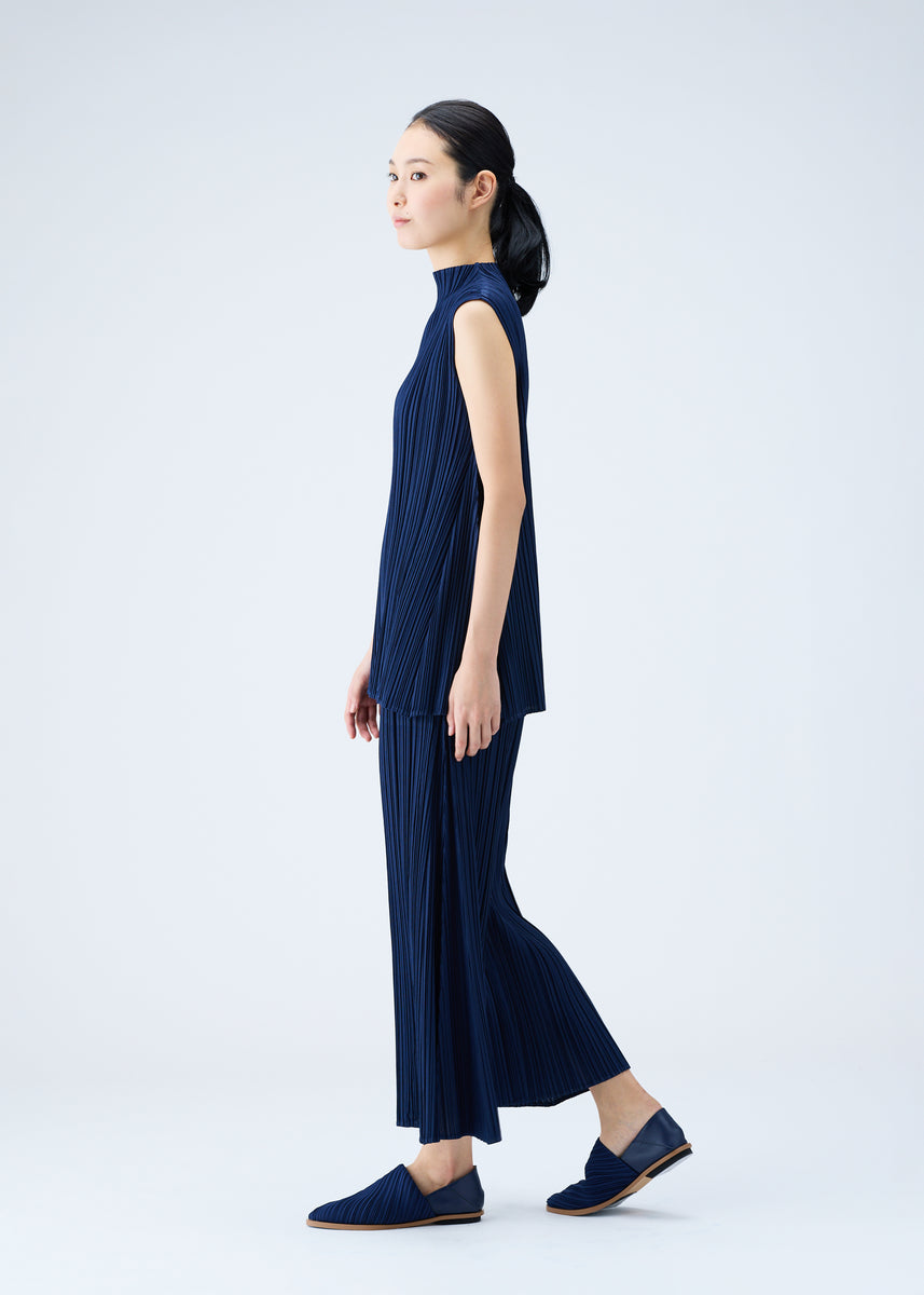 MELLOW PLEATS PANTS | The official ISSEY MIYAKE ONLINE STORE