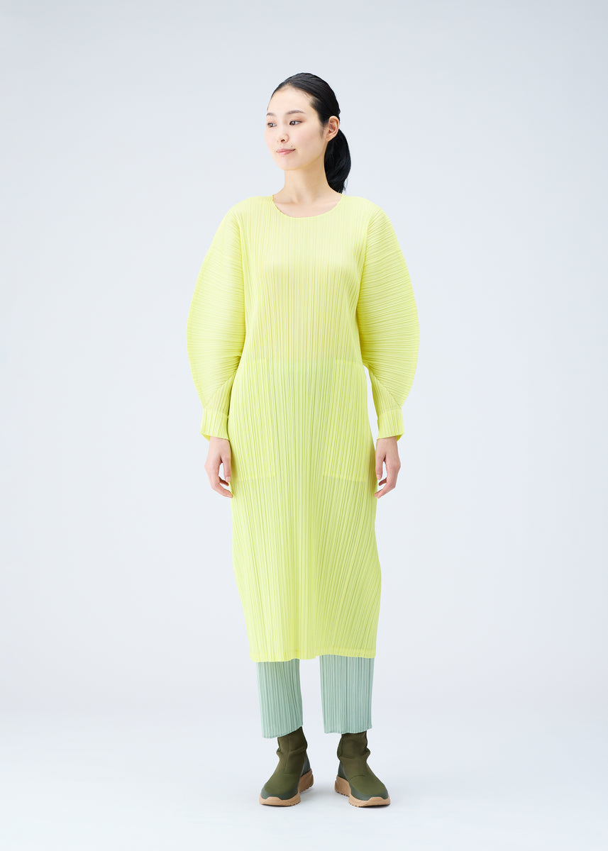 MONTHLY COLORS : NOVEMBER DRESS - Issey Miyake