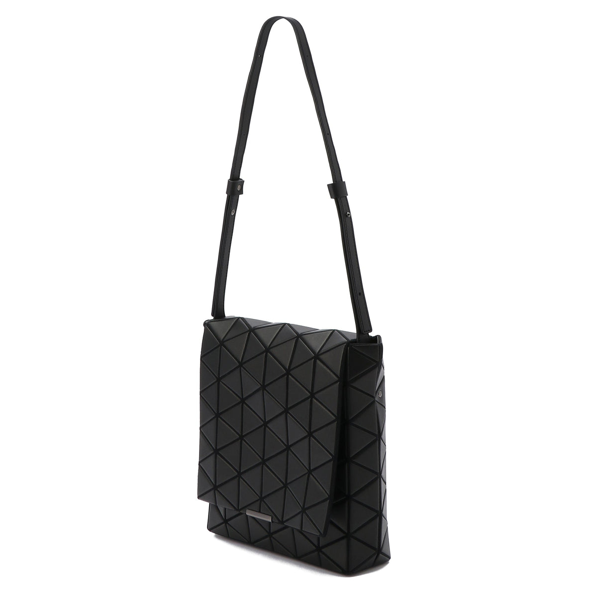 FLAP SHOULDER BAG | The official ISSEY MIYAKE ONLINE STORE