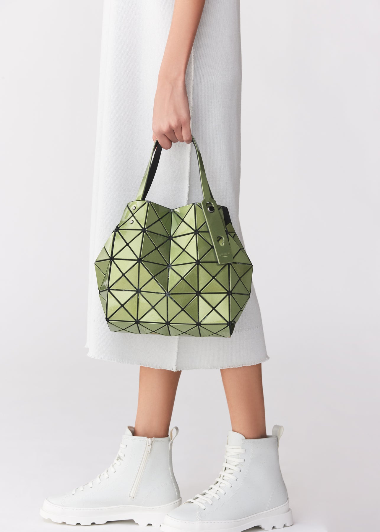 CARAT-2 HANDBAG | The official ISSEY MIYAKE ONLINE STORE | ISSEY