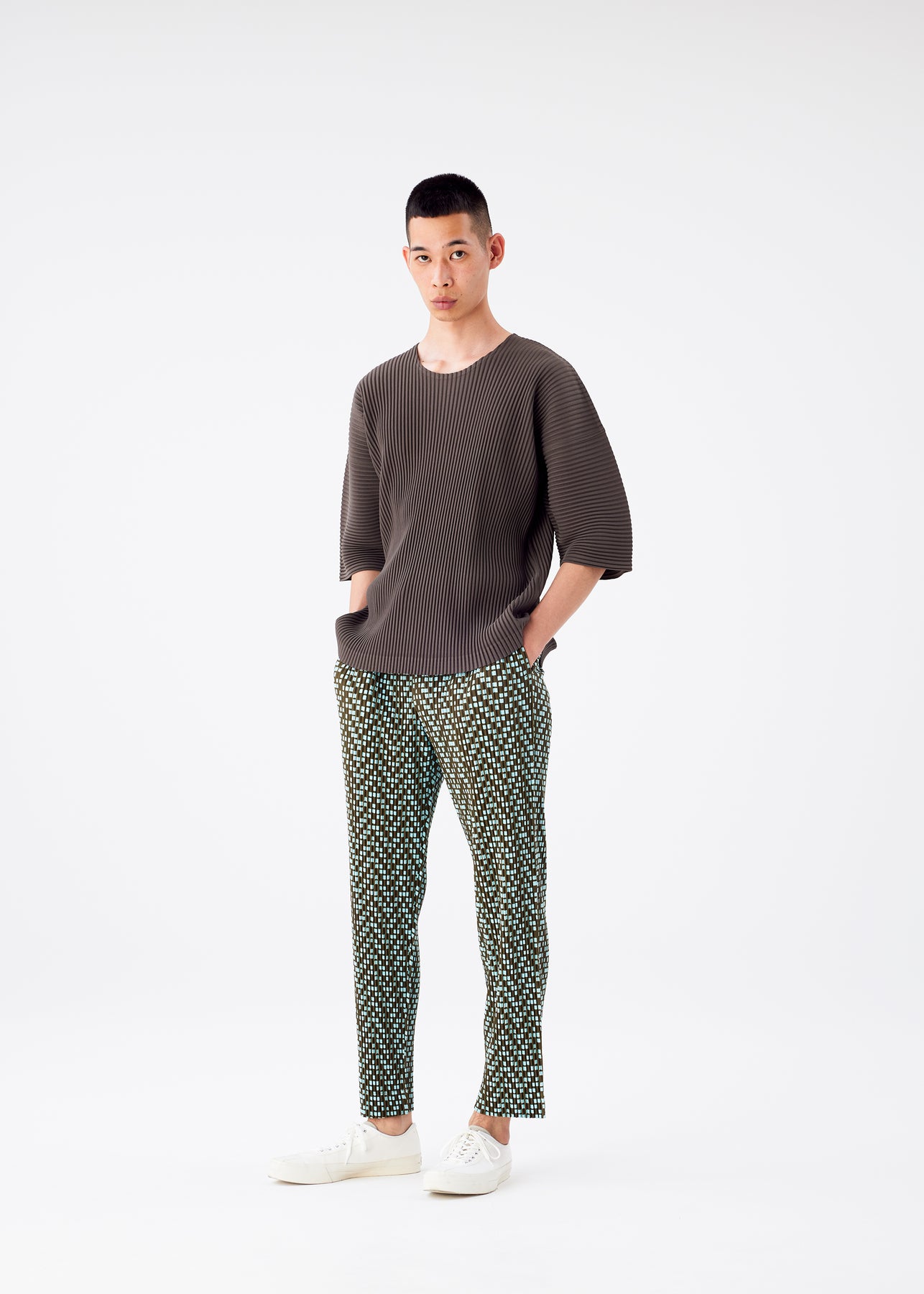 Homme Plissé Issey Miyake Pleated Trousers vs Zara Oversize Pleated Trousers