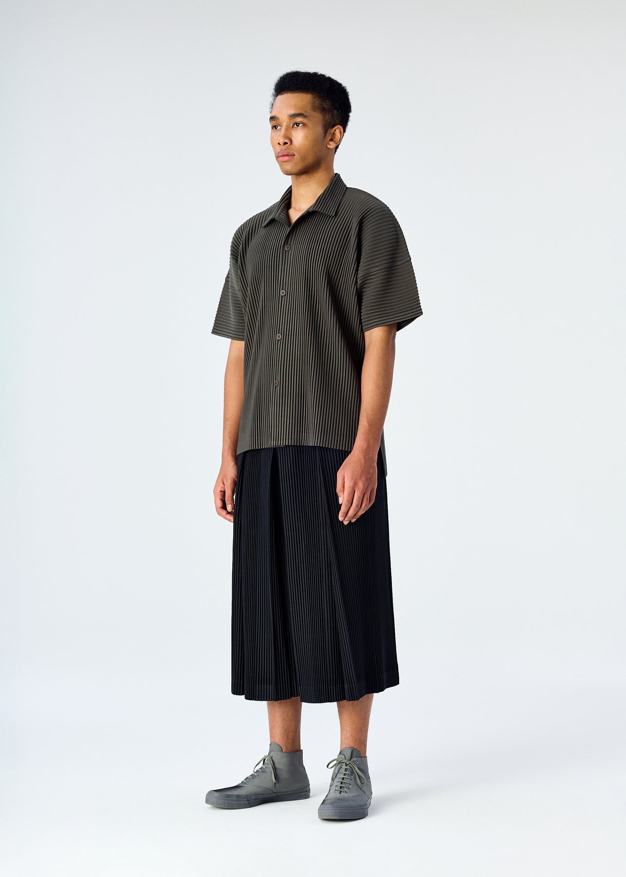 PLEATS BOTTOMS 1 PANTS | The official ISSEY MIYAKE ONLINE STORE