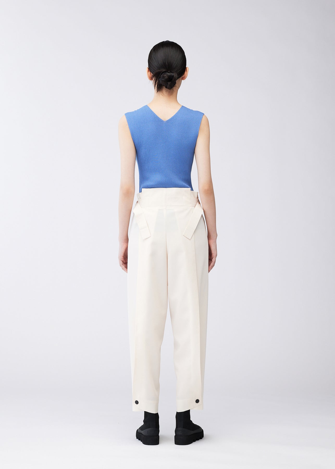 FLAT TUCK PANTS | The official ISSEY MIYAKE ONLINE STORE | ISSEY 
