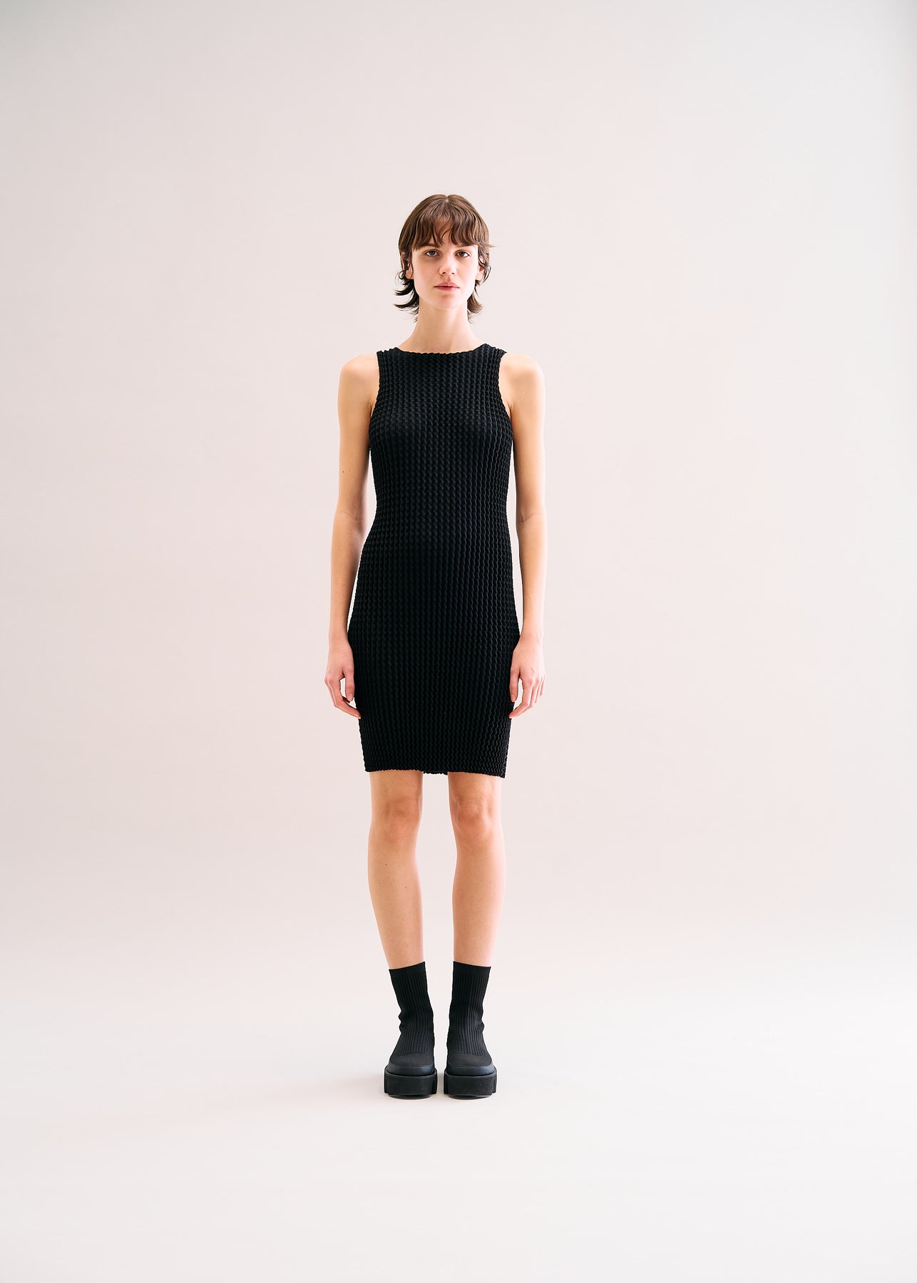 SPONGY BK/WT-38 DRESS | The official ISSEY MIYAKE ONLINE STORE ...