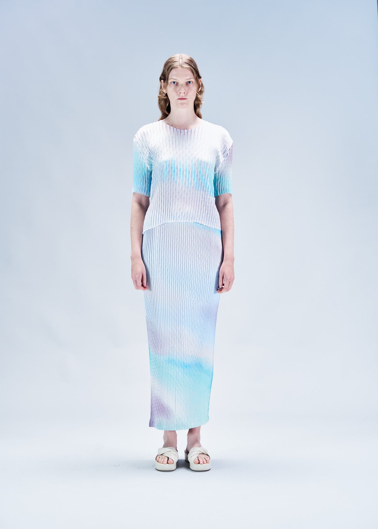 SUFFUSED PLEATS TOP | The official ISSEY MIYAKE ONLINE STORE ...