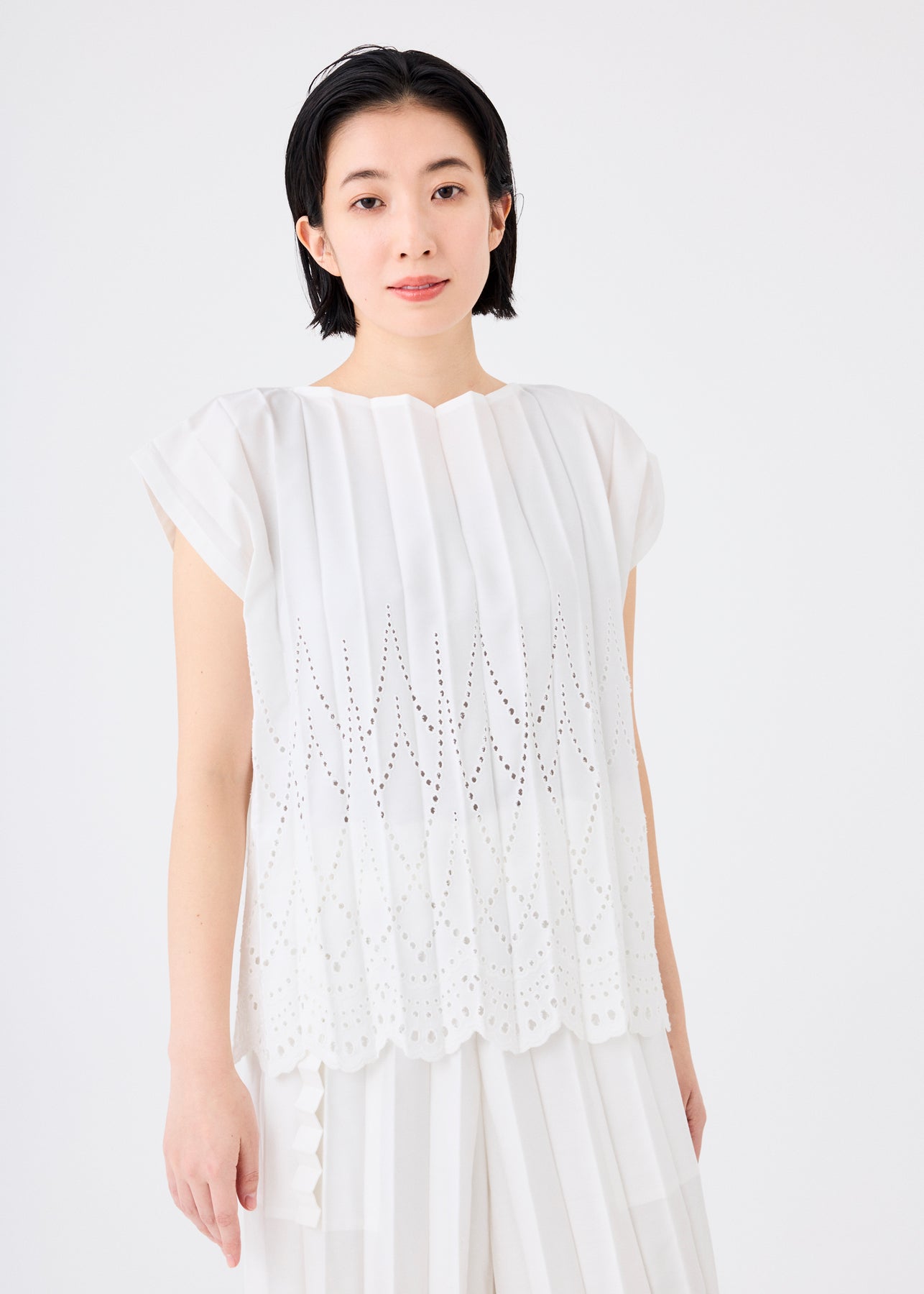 LACE PLEATS TOP | The official ISSEY MIYAKE ONLINE STORE | ISSEY