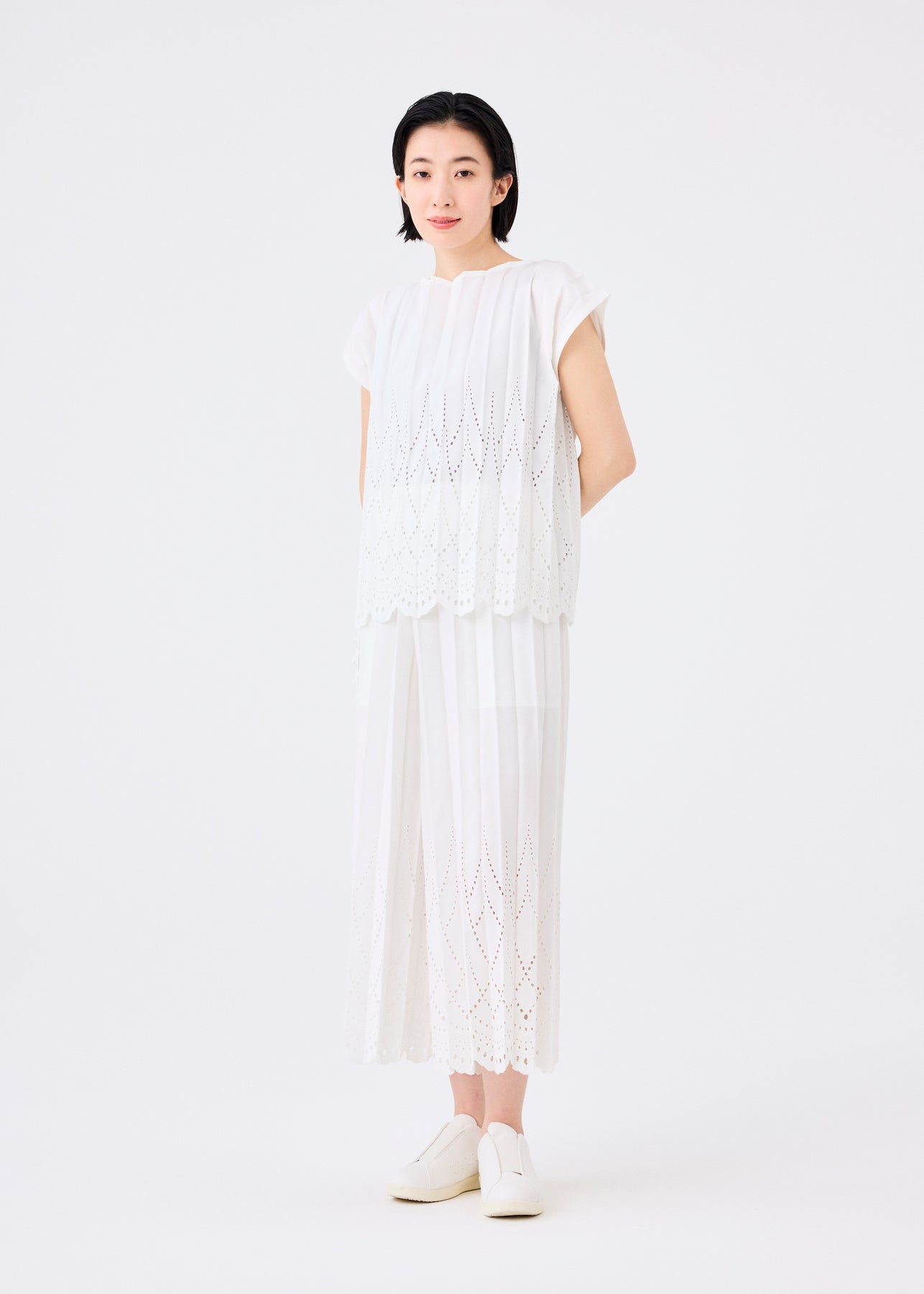 LACE PLEATS TOP | The official ISSEY MIYAKE ONLINE STORE | ISSEY