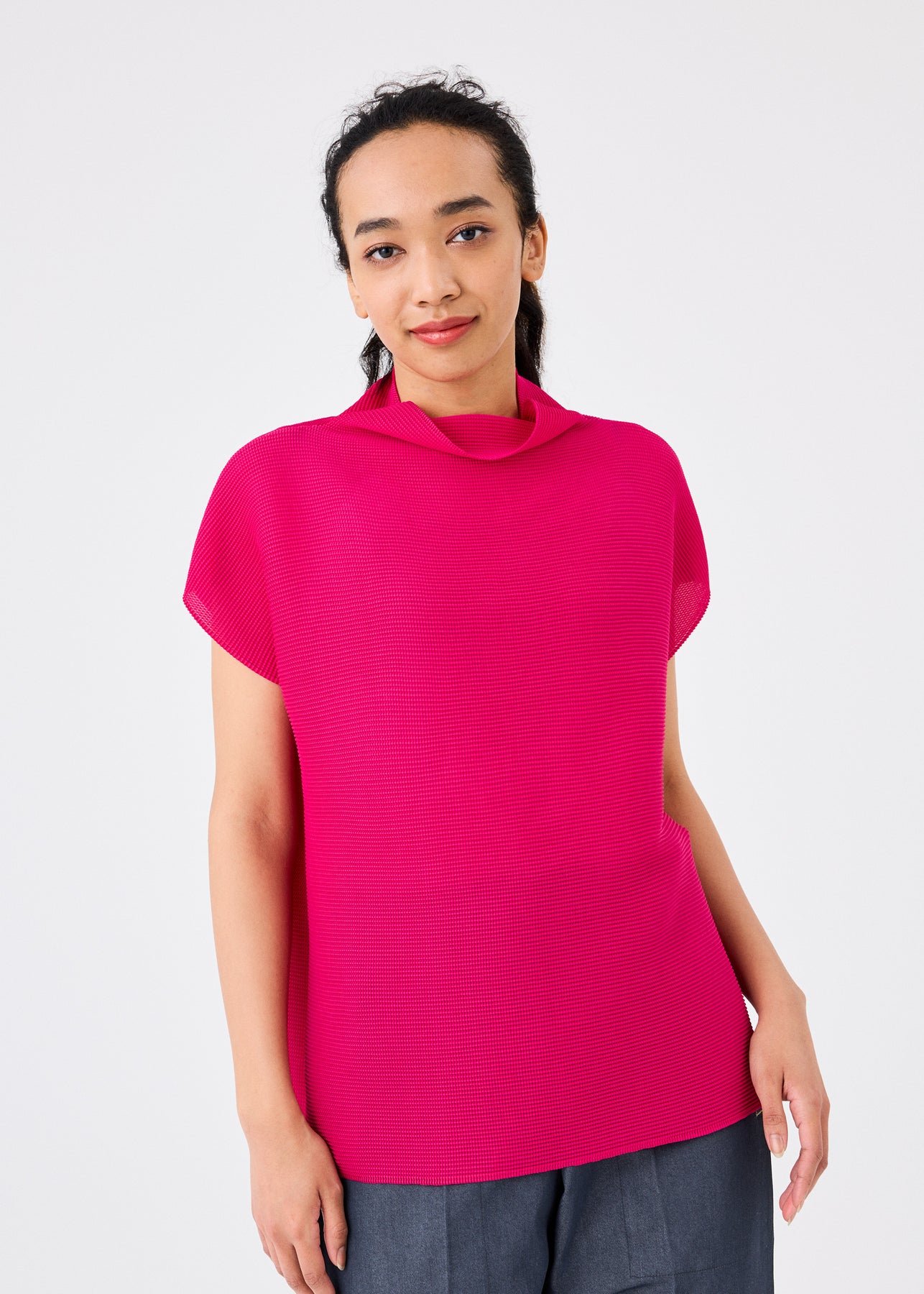 SQUARE STRETCH PLEATS TOP | The official ISSEY MIYAKE ONLINE STORE