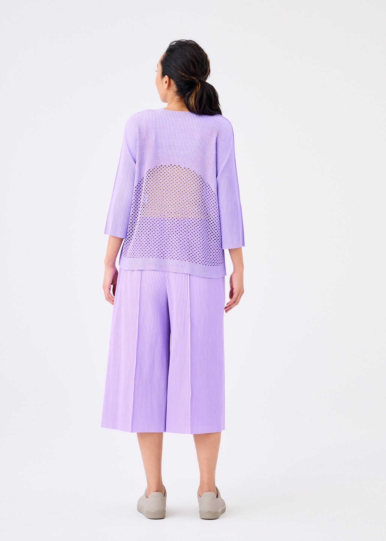 MIX FINE KNIT PLEATS BOTTOMS | The official ISSEY MIYAKE ONLINE