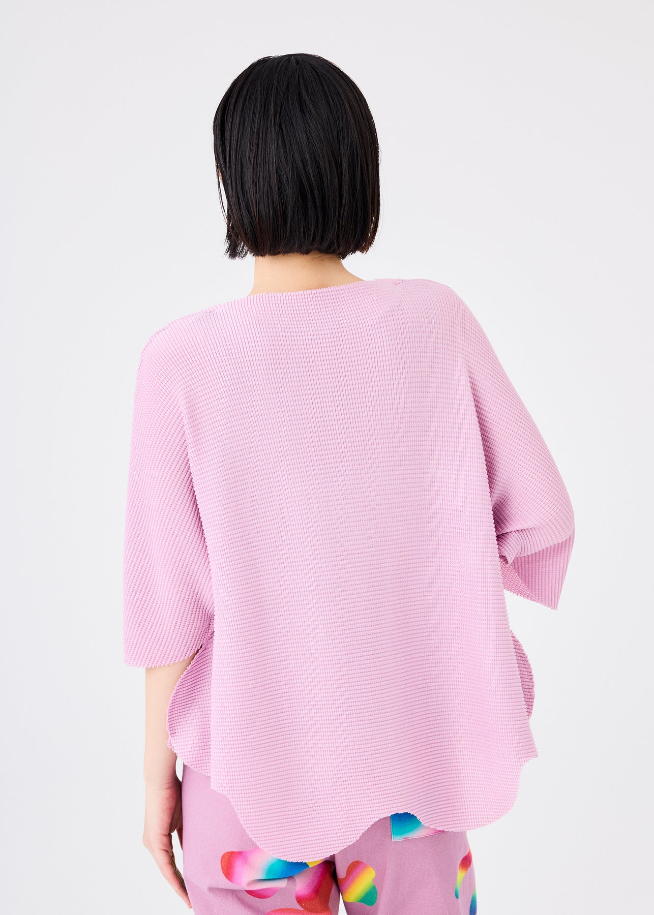 PETAL KNIT STRETCH PLEATS TOP | The official ISSEY MIYAKE ONLINE