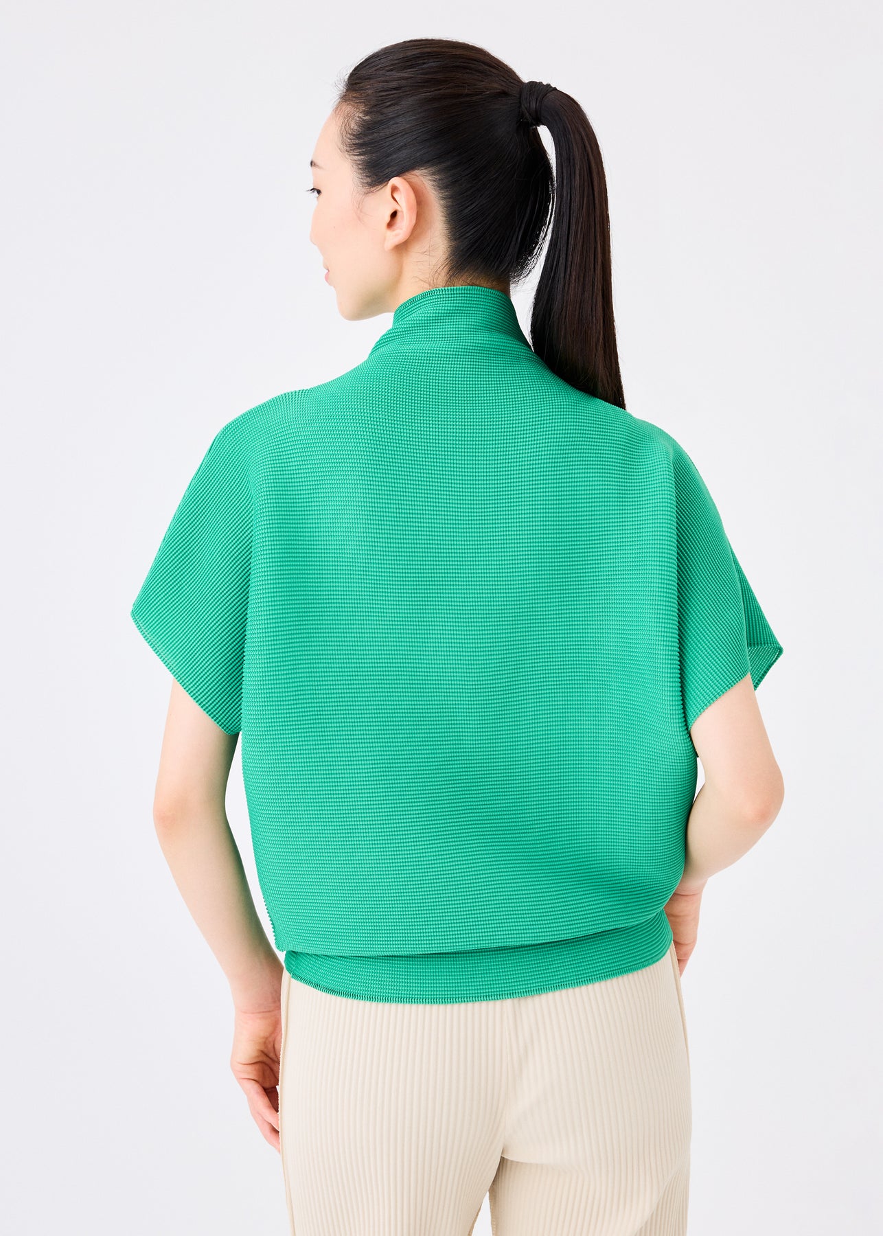 DOLMAN STRETCH PLEATS 1 TOP | The official ISSEY MIYAKE ONLINE