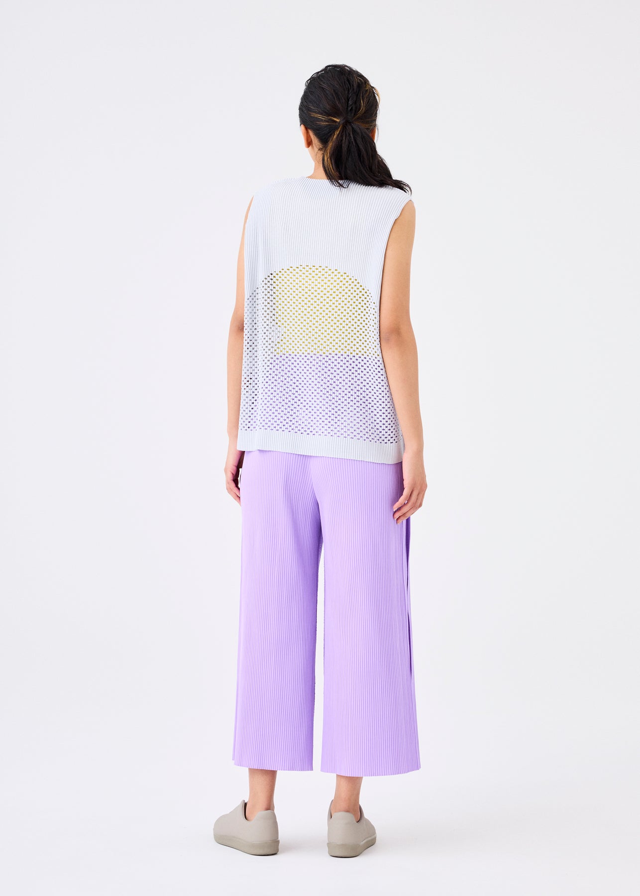 MIX FINE KNIT PLEATS BOTTOMS | The official ISSEY MIYAKE ONLINE