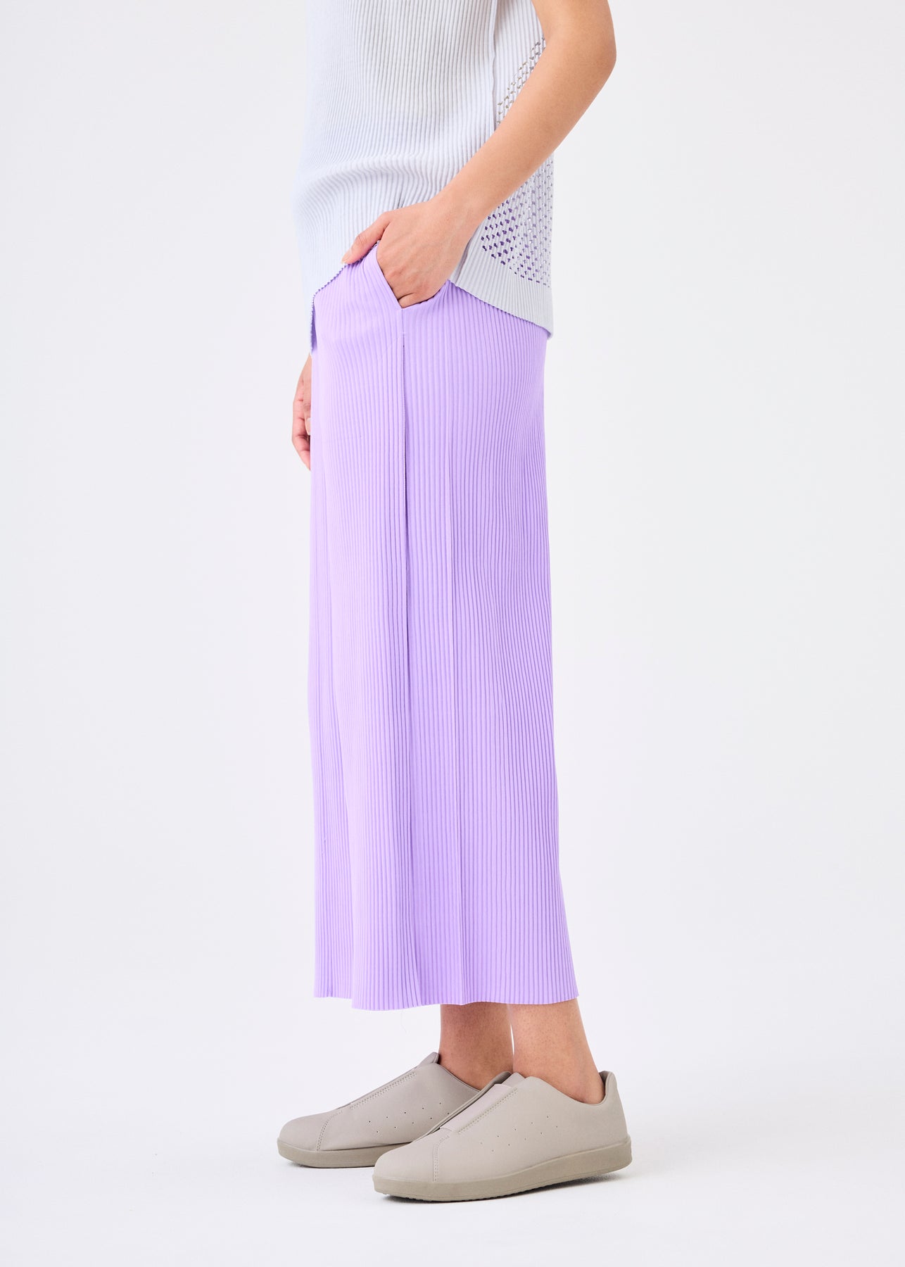 MIX FINE KNIT PLEATS BOTTOMS | The official ISSEY MIYAKE ONLINE