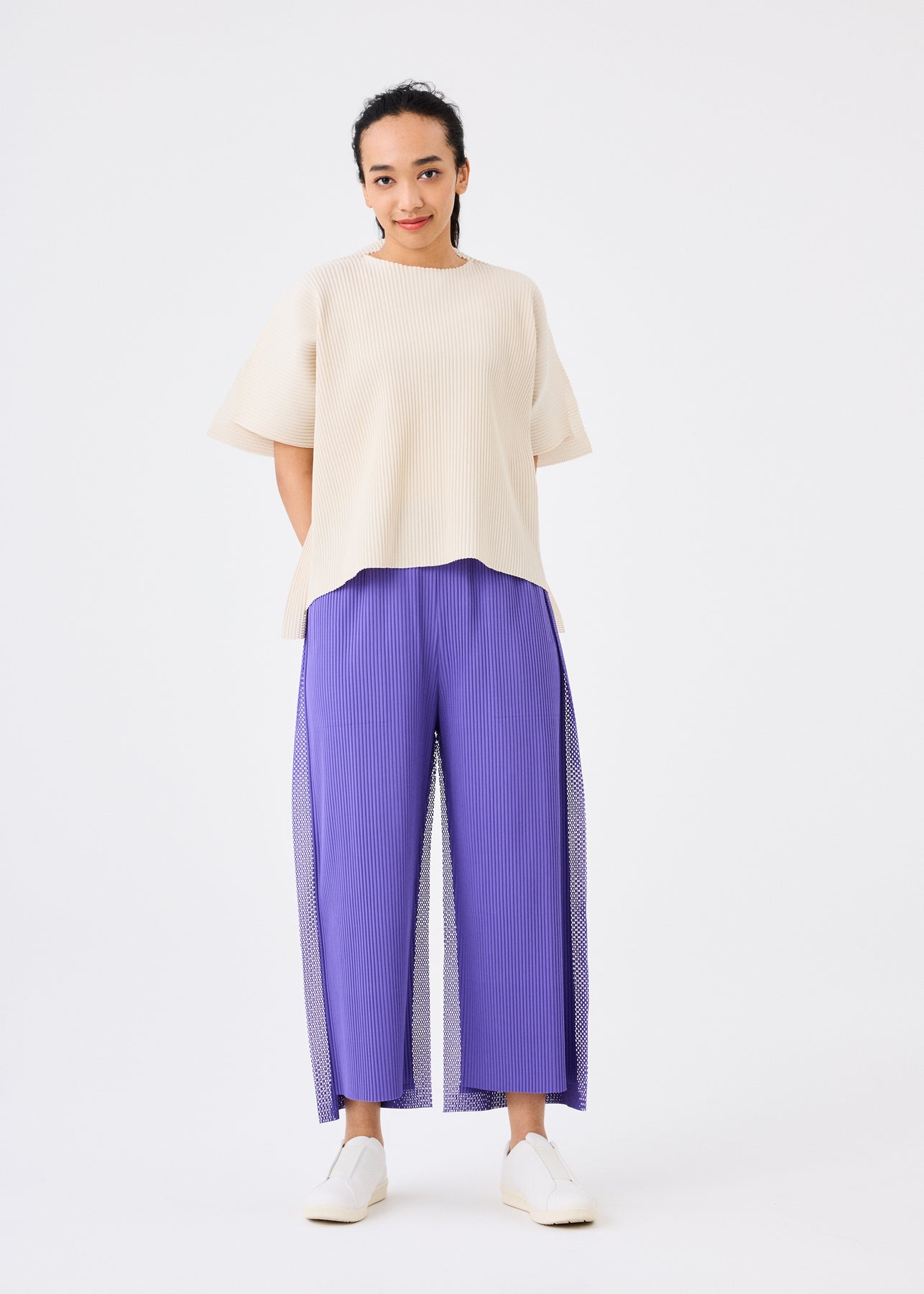 Outer Pleated Mesh Pants