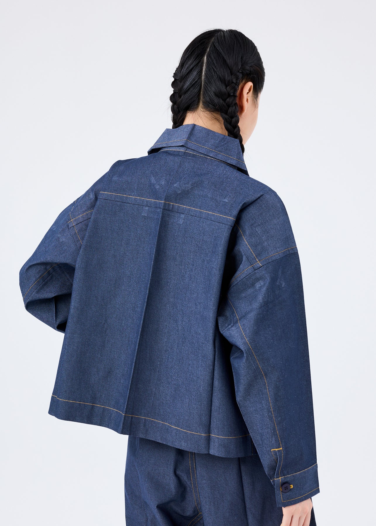 FLAT DENIM JACKET | The official ISSEY MIYAKE ONLINE STORE | ISSEY