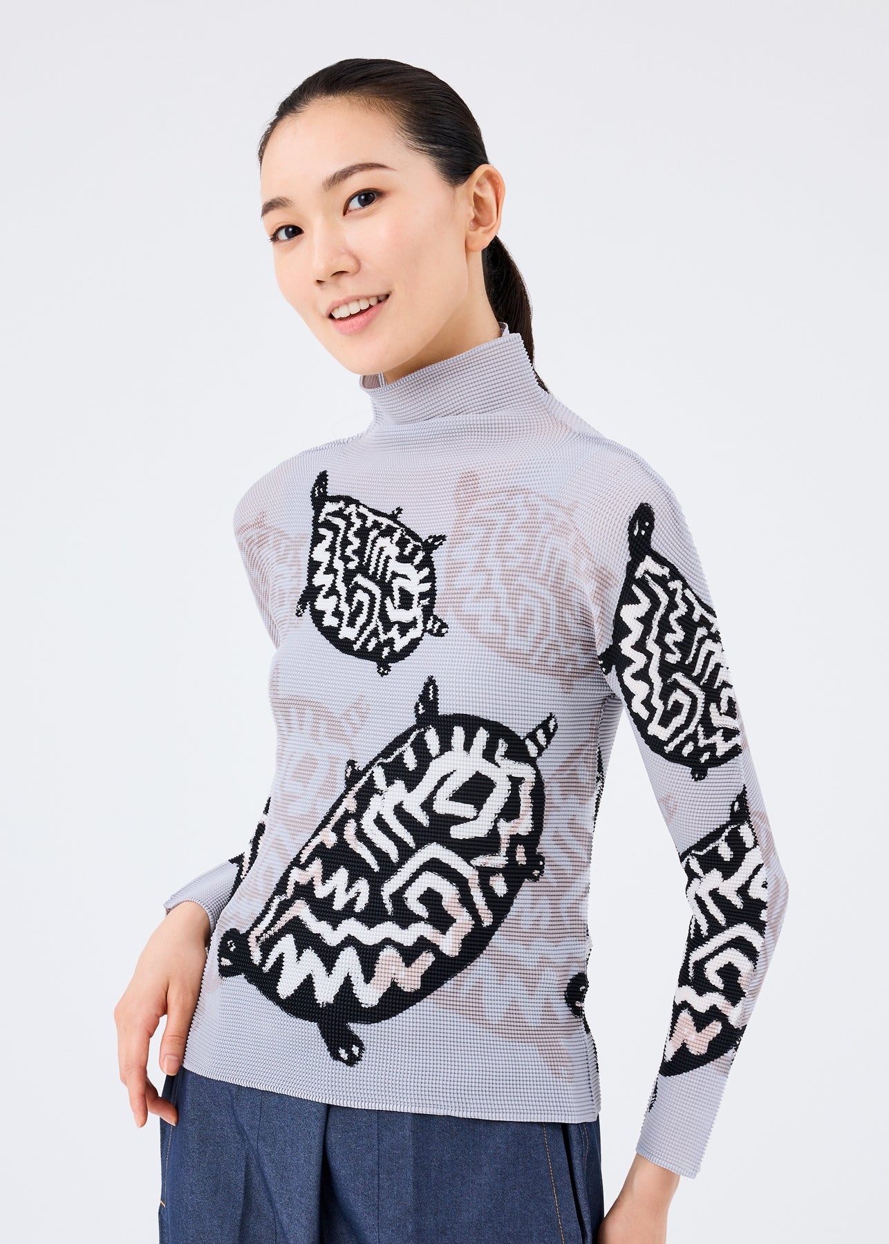 ANIMAL PATTERN TOP | The official ISSEY MIYAKE ONLINE STORE 