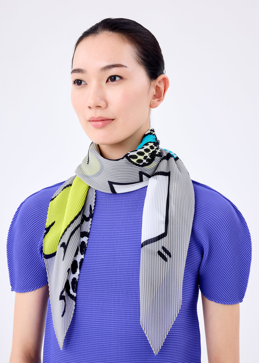 POP PLEATS STOLE | The official ISSEY MIYAKE ONLINE STORE | ISSEY 