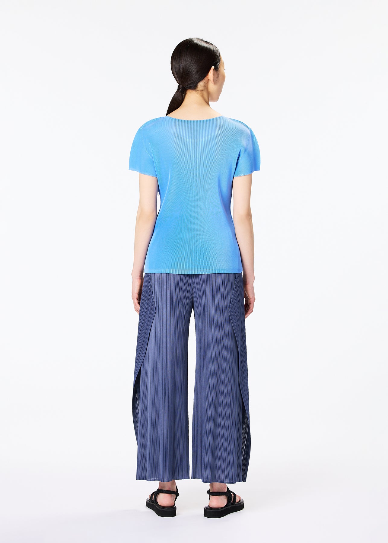 MIST JUNE TOP | The official ISSEY MIYAKE ONLINE STORE | ISSEY