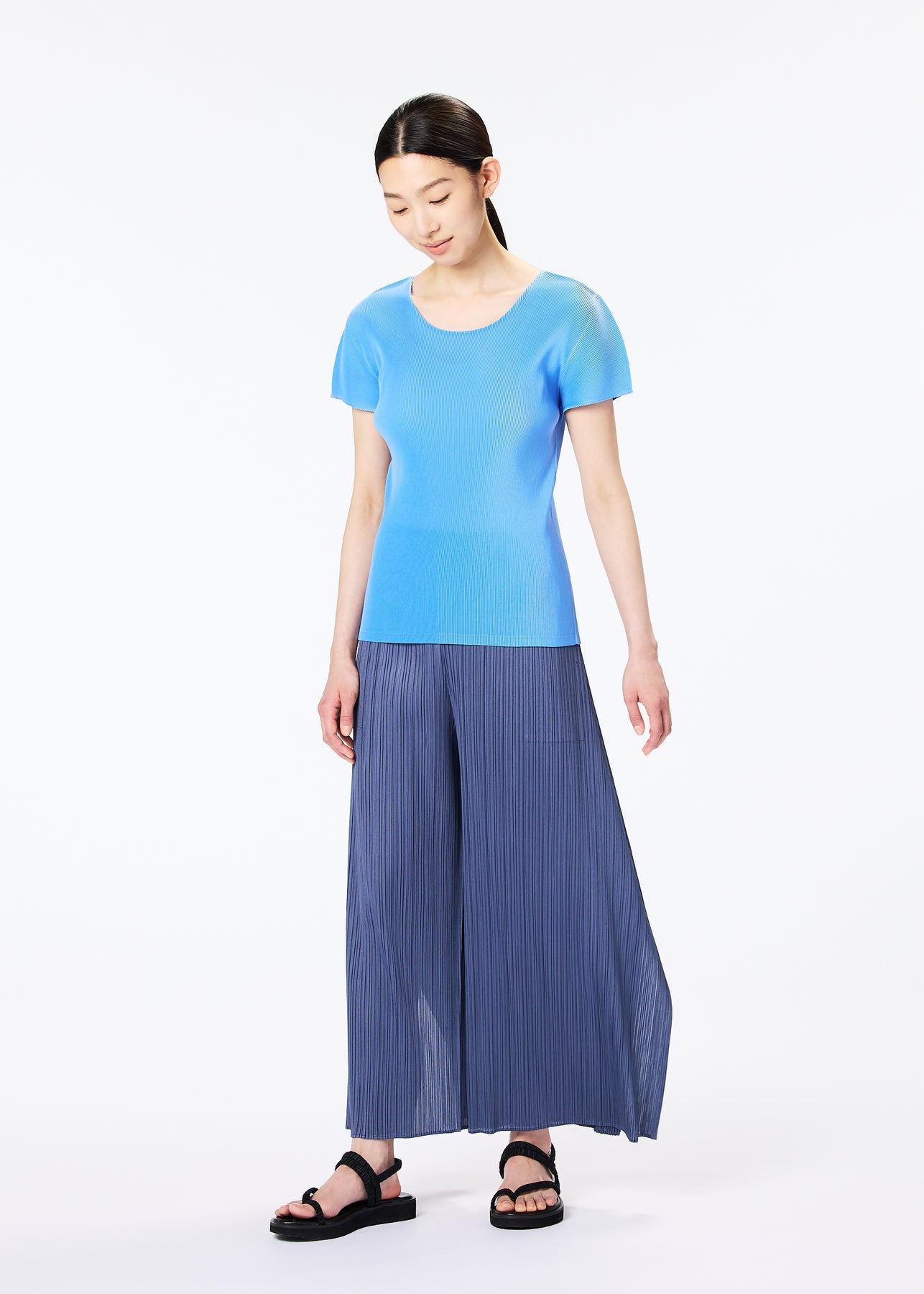 MIST JUNE TOP | The official ISSEY MIYAKE ONLINE STORE | ISSEY