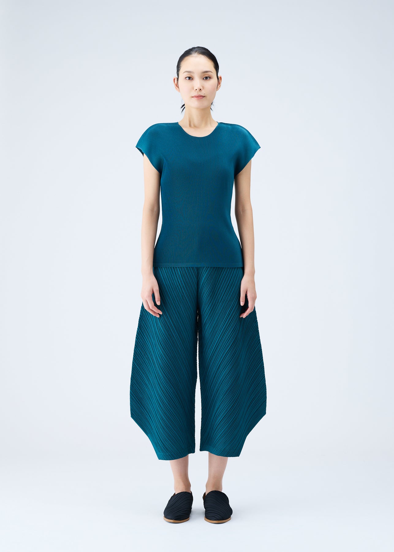 MIST JULY TOP | The official ISSEY MIYAKE ONLINE STORE | ISSEY