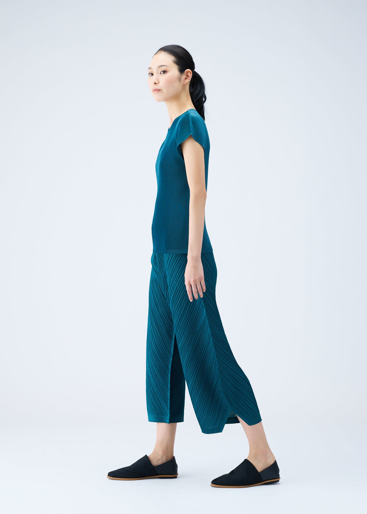 MIST JULY TOP | The official ISSEY MIYAKE ONLINE STORE | ISSEY
