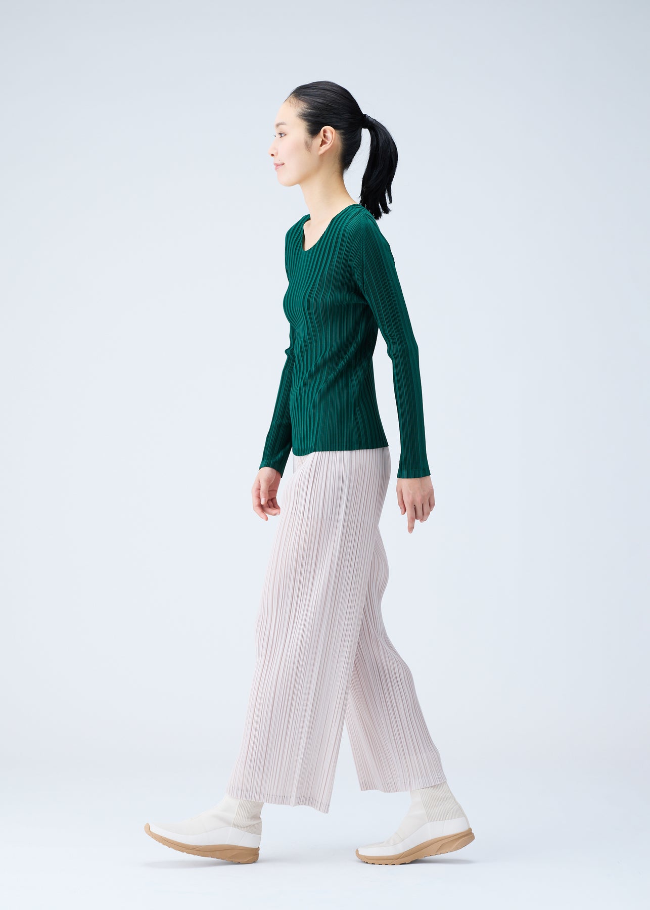 RIB PLEATS DECEMBER TOP | The official ISSEY MIYAKE ONLINE STORE