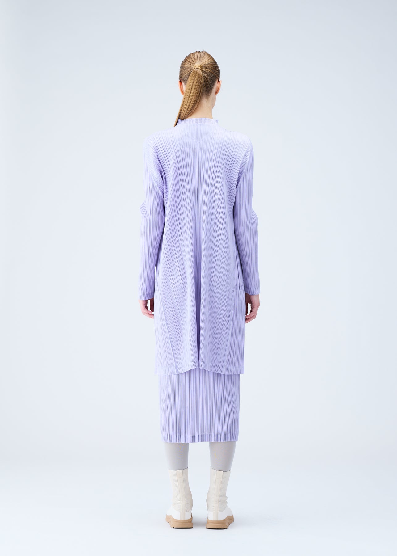 MONTHLY COLORS : OCTOBER COAT | The official ISSEY MIYAKE ONLINE