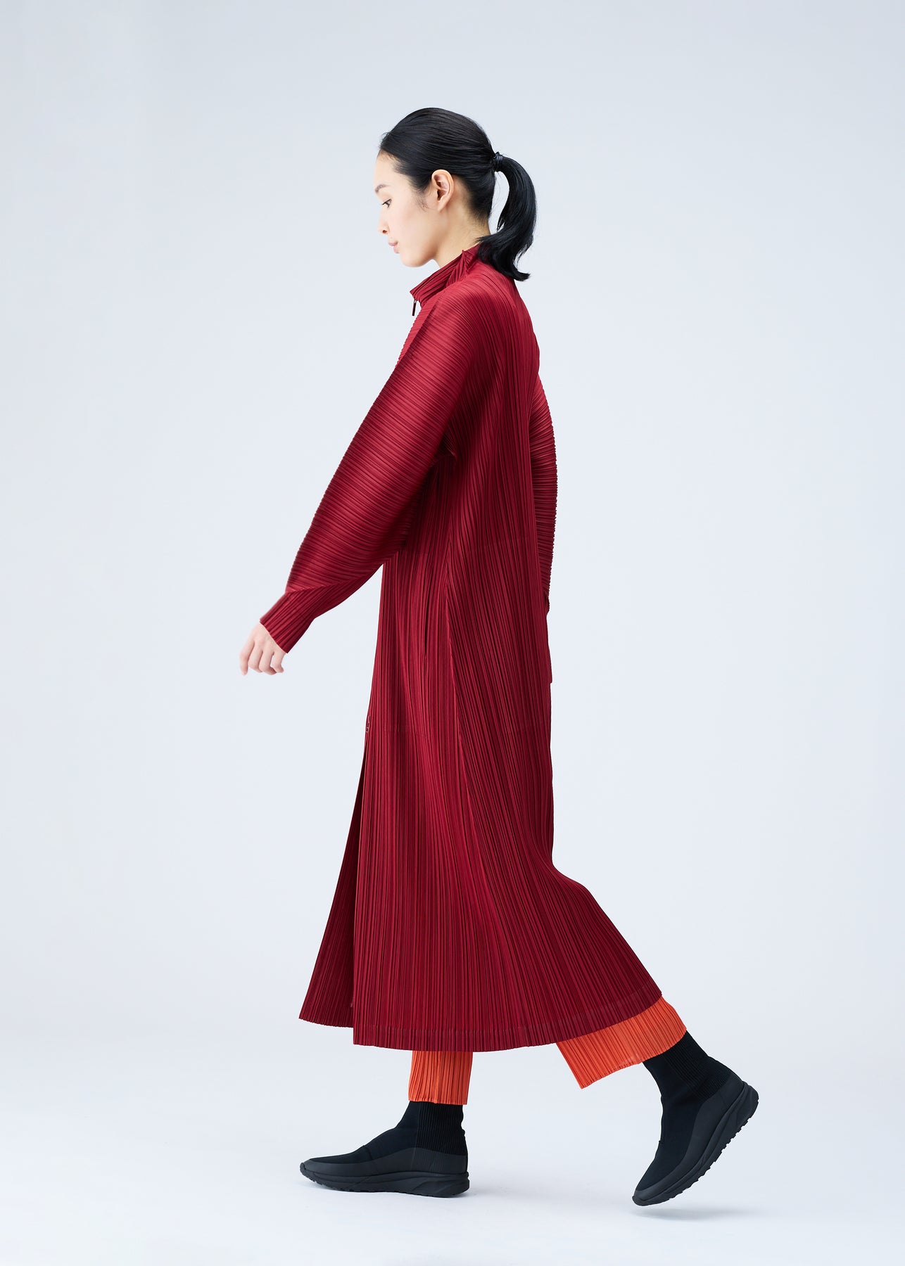 MONTHLY COLORS : NOVEMBER COAT | The official ISSEY MIYAKE