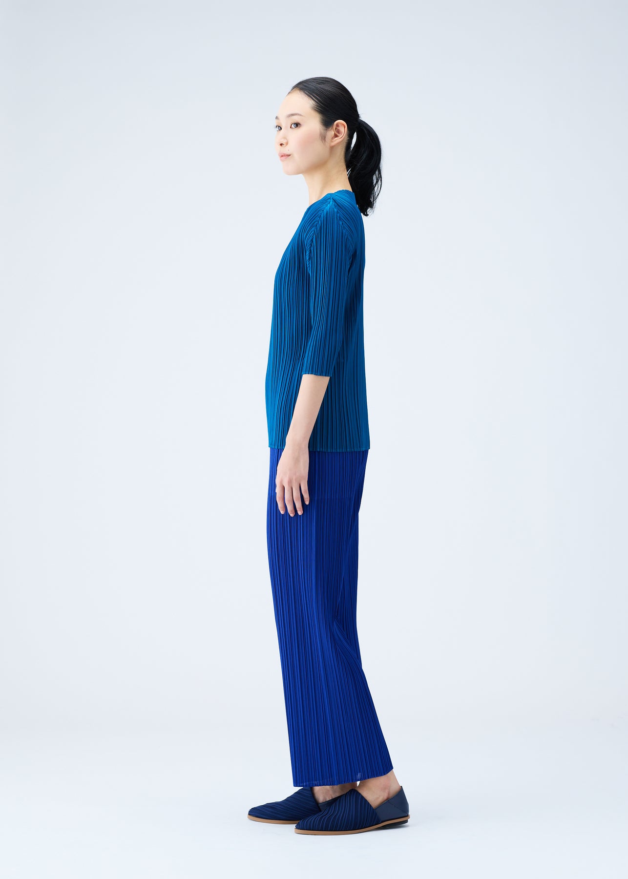 MONTHLY COLORS : AUGUST PANTS | The official ISSEY MIYAKE ONLINE