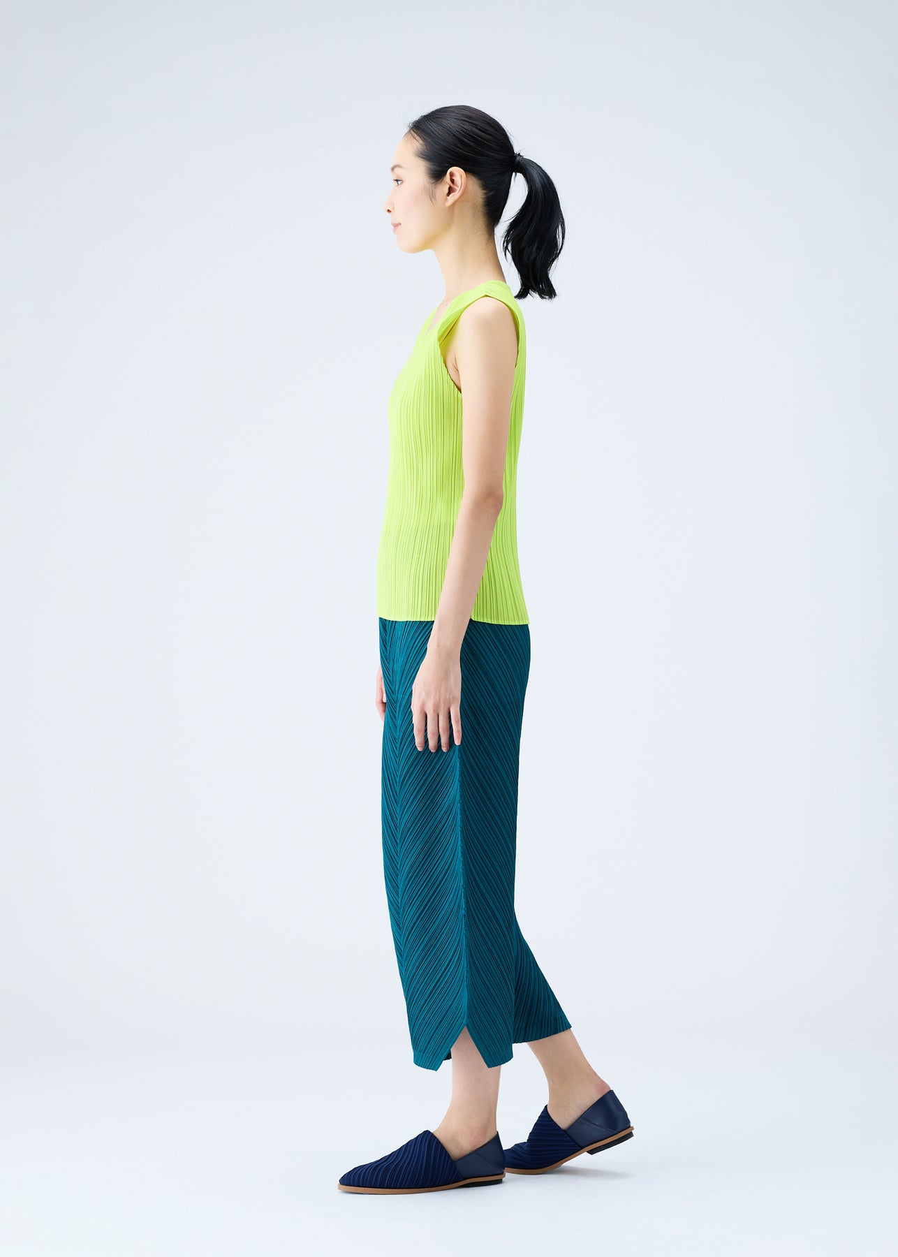 THICKER BOTTOMS 1 PANTS | The official ISSEY MIYAKE ONLINE STORE 