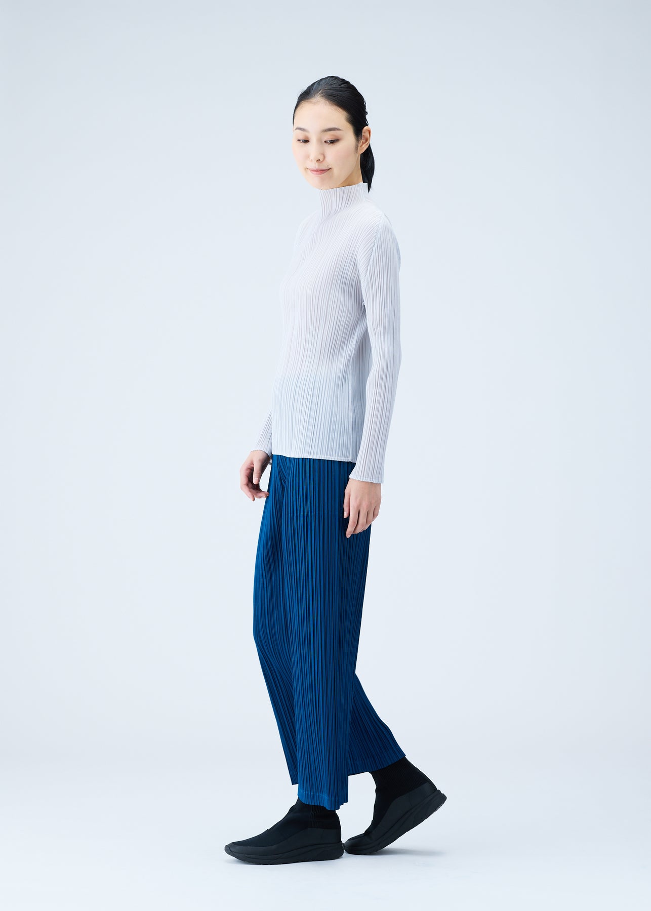 THICKER BOTTOMS 2 PANTS | The official ISSEY MIYAKE ONLINE STORE 