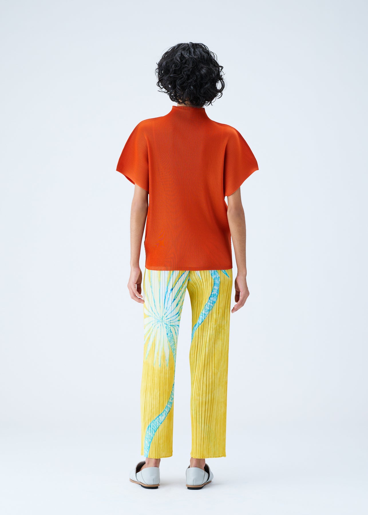 ICE DESERT PANTS | The official ISSEY MIYAKE ONLINE STORE | ISSEY