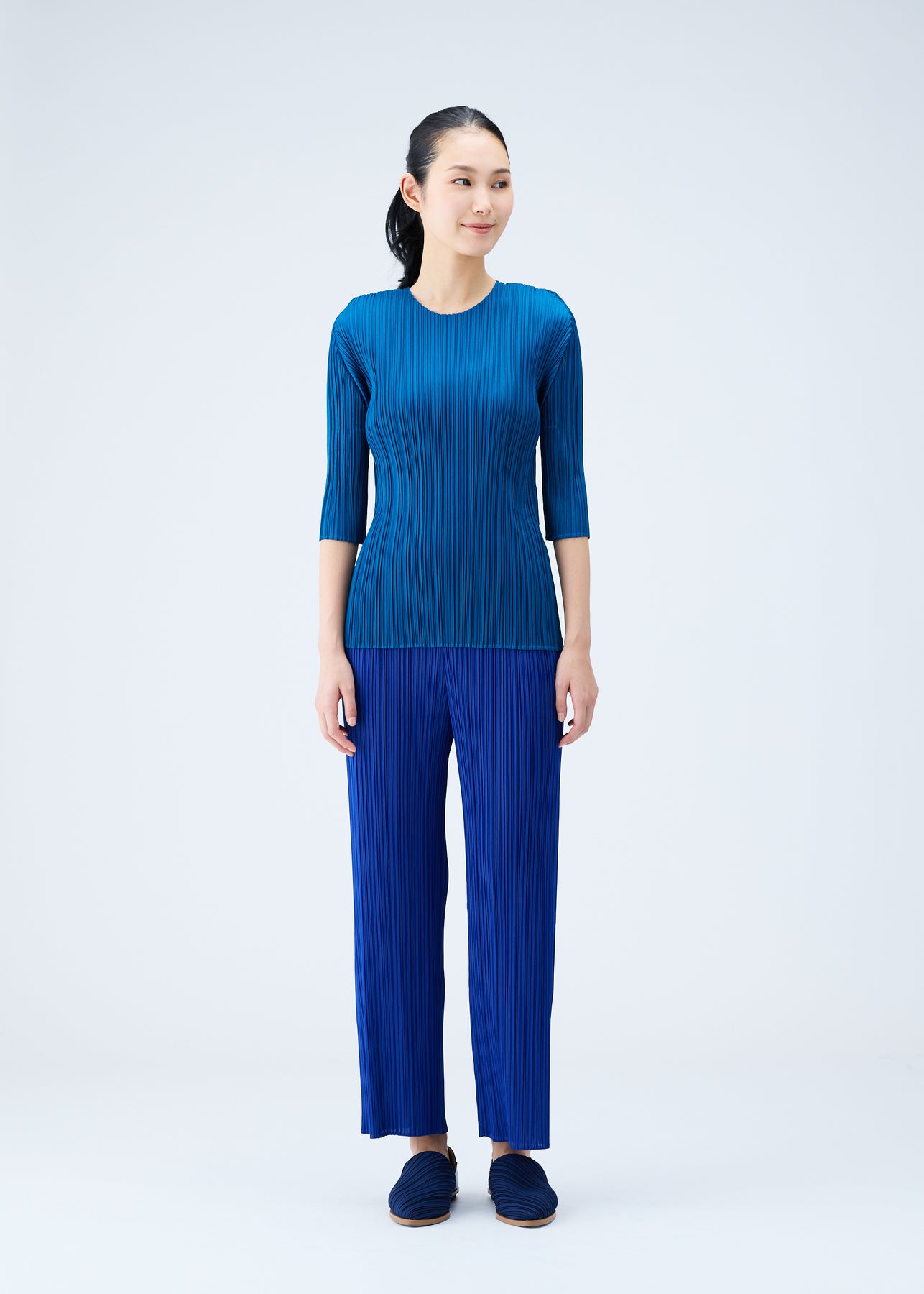 MONTHLY COLORS : AUGUST TOP | The official ISSEY MIYAKE ONLINE