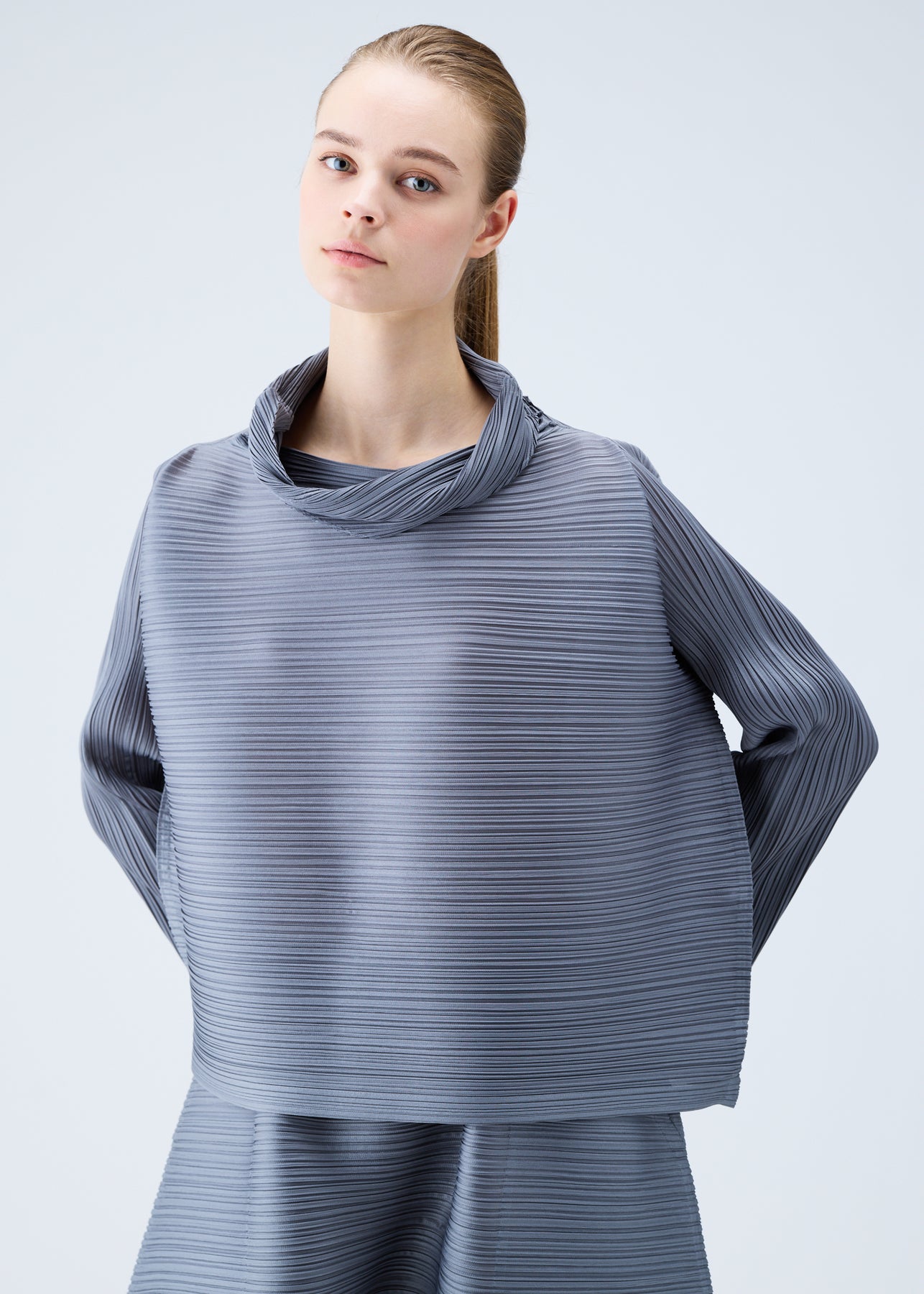 WONDERS TOP | The official ISSEY MIYAKE ONLINE STORE | ISSEY 