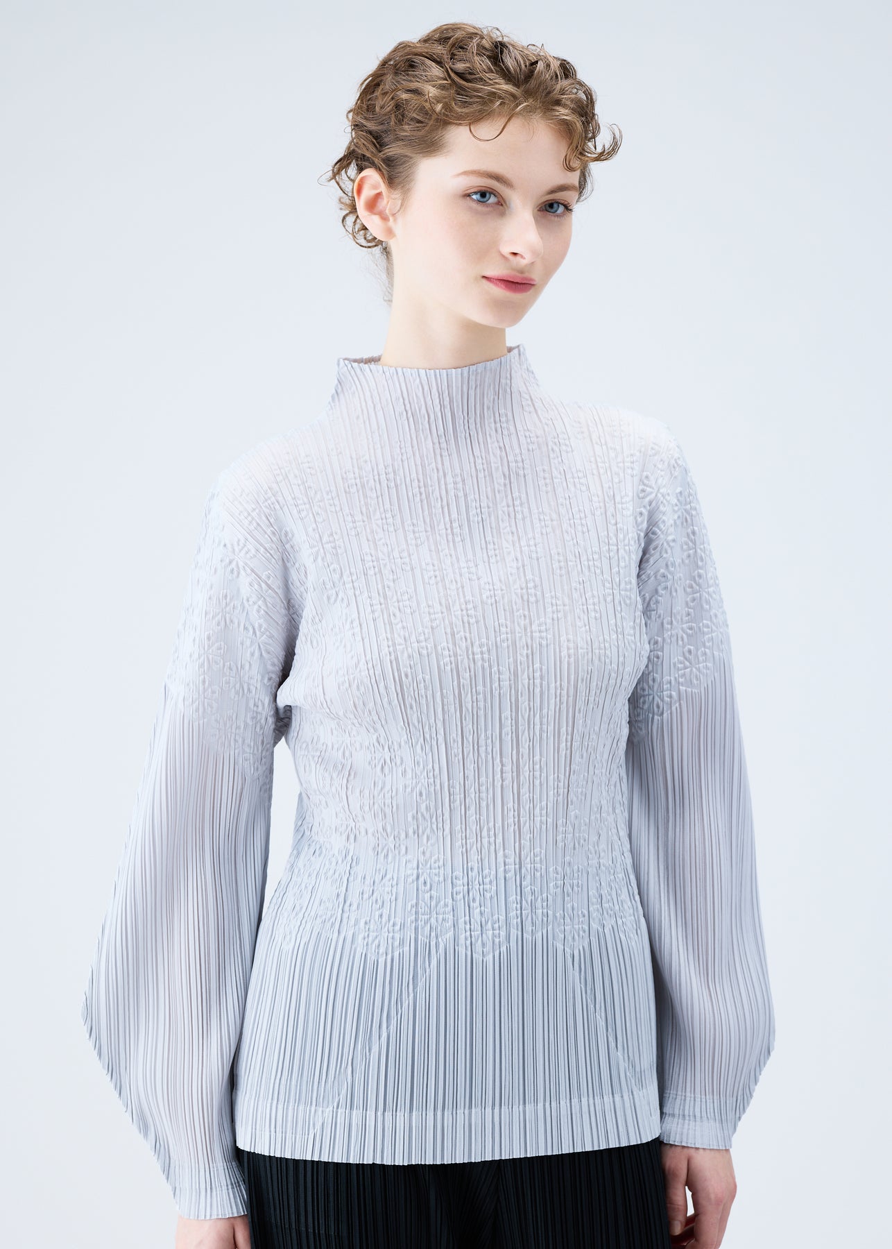 SNOWDROP TOP | The official ISSEY MIYAKE ONLINE STORE | ISSEY