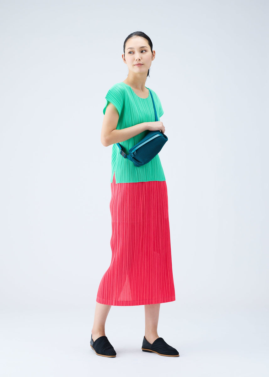 BIAS PLEATS WAISTBAG | The official ISSEY MIYAKE ONLINE STORE | ISSEY ...