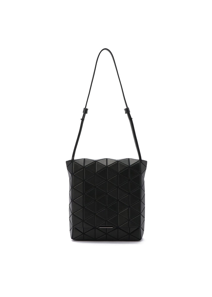 FLAP SHOULDER BAG | The official ISSEY MIYAKE ONLINE STORE