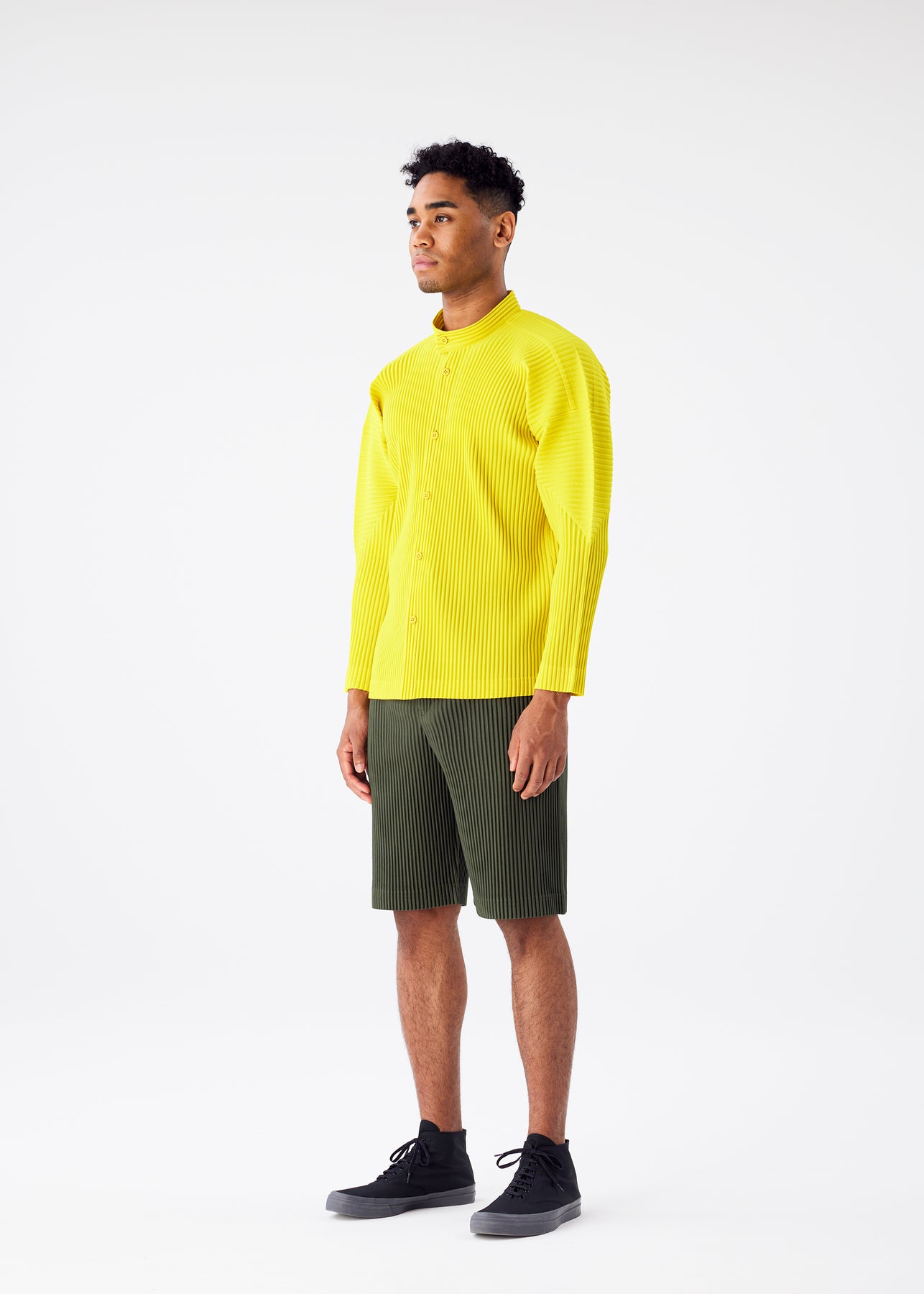 PLEATS BOTTOMS 2 SHORTS | The official ISSEY MIYAKE ONLINE STORE