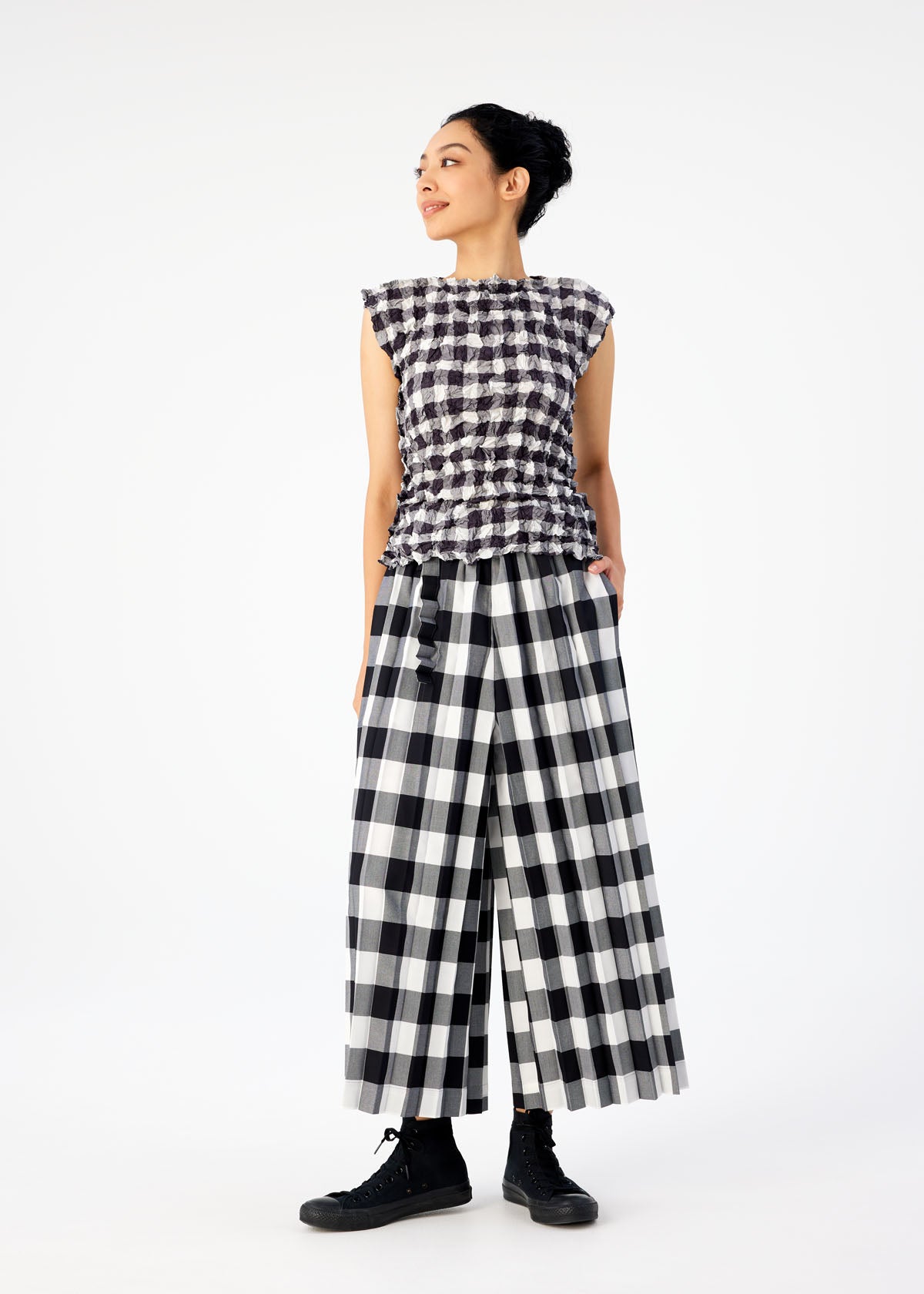 GINGHAM CHECK MERINGUE TOP | The official ISSEY MIYAKE ONLINE