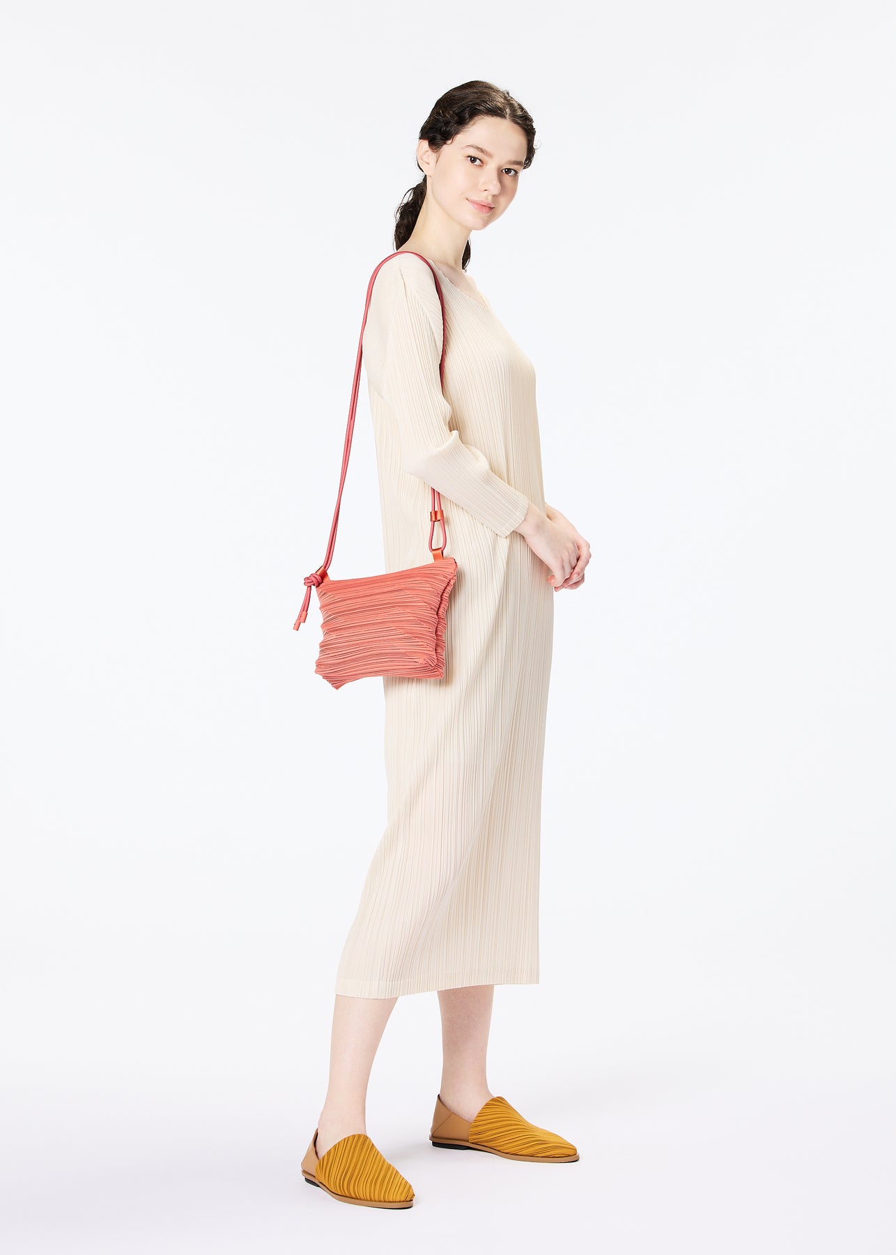 PATAPATA PLEATS BAG | The official ISSEY MIYAKE ONLINE STORE