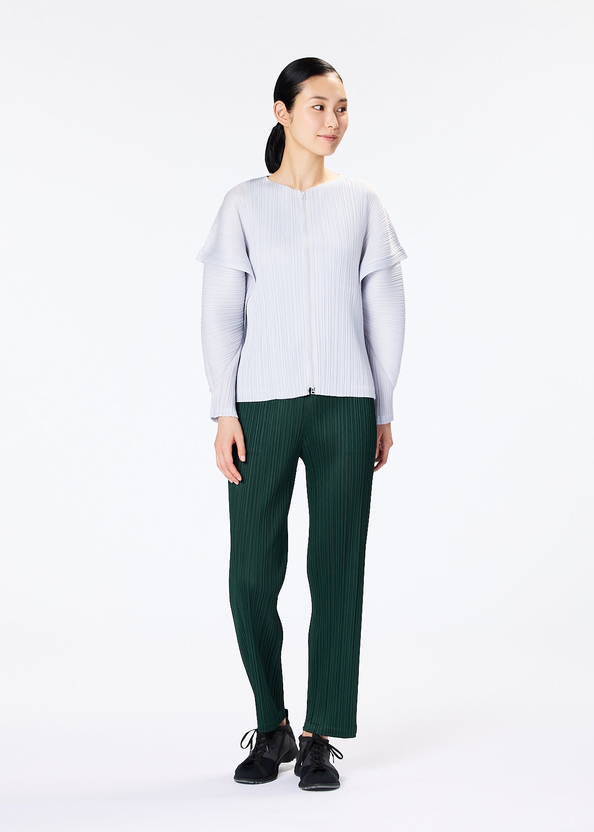 MONTHLY COLORS : JANUARY PANTS | The official ISSEY MIYAKE ONLINE
