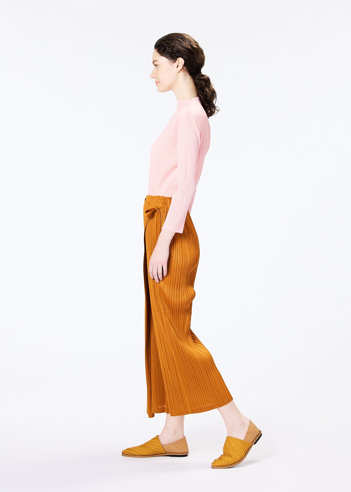 MONTHLY COLORS : MARCH PANTS, The official ISSEY MIYAKE ONLINE STORE