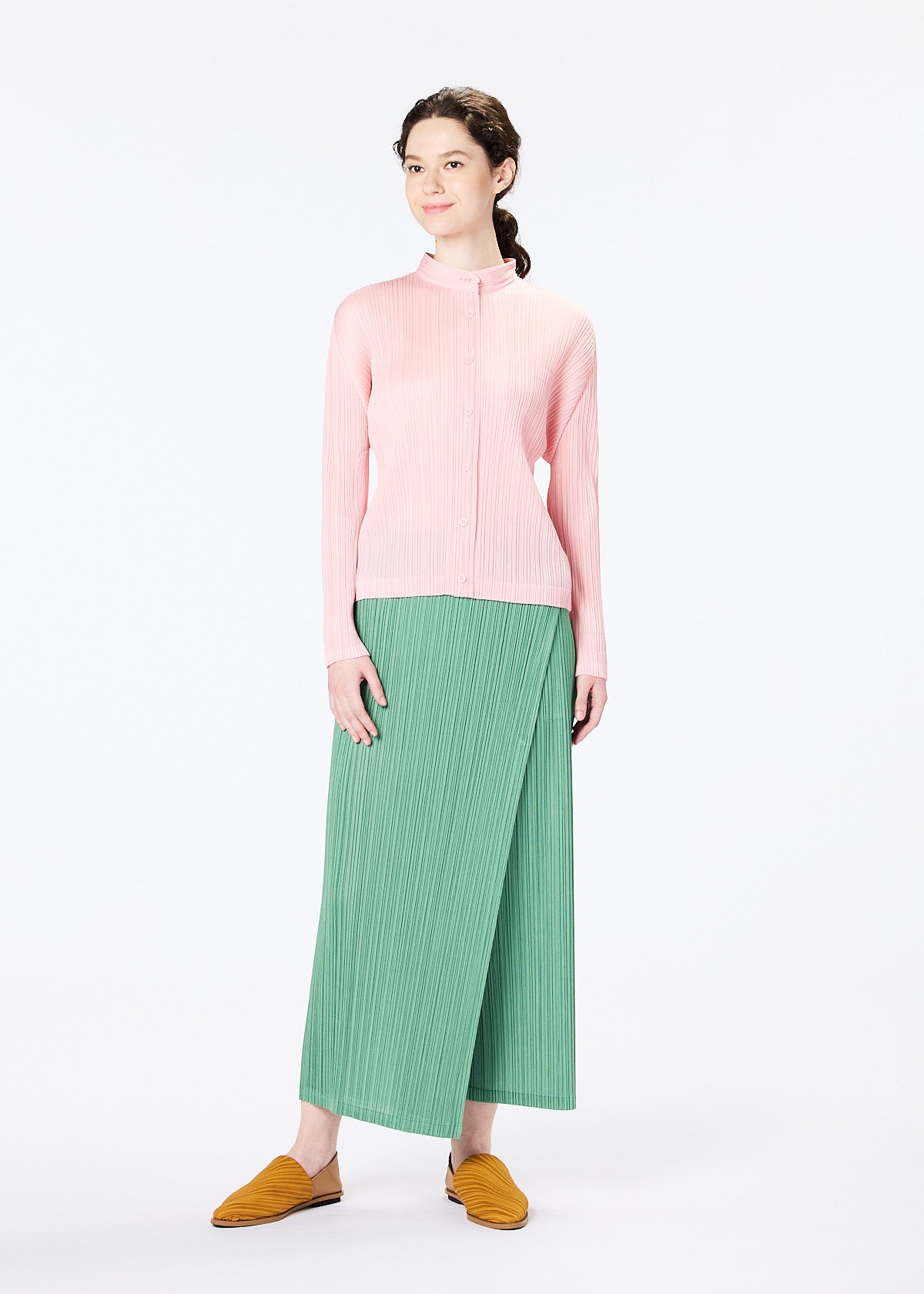 MONTHLY COLORS : FEBRUARY PANTS | The official ISSEY MIYAKE ONLINE