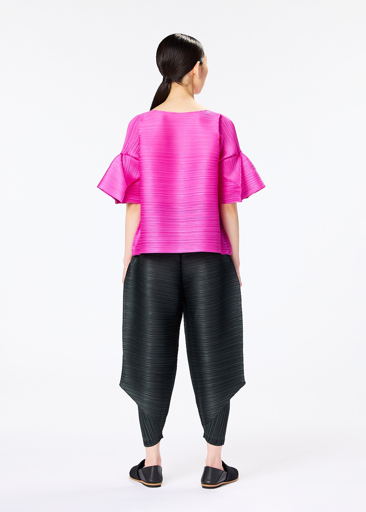 TOUR PANTS | The official ISSEY MIYAKE ONLINE STORE | ISSEY MIYAKE USA