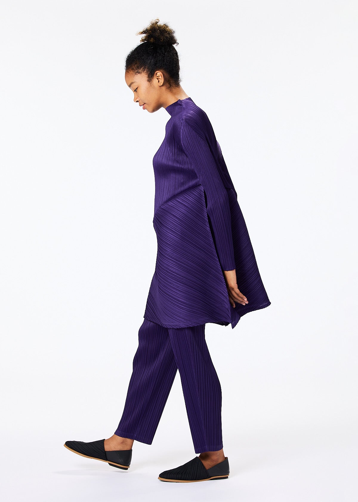 CALLA PANTS | The official ISSEY MIYAKE ONLINE STORE | ISSEY