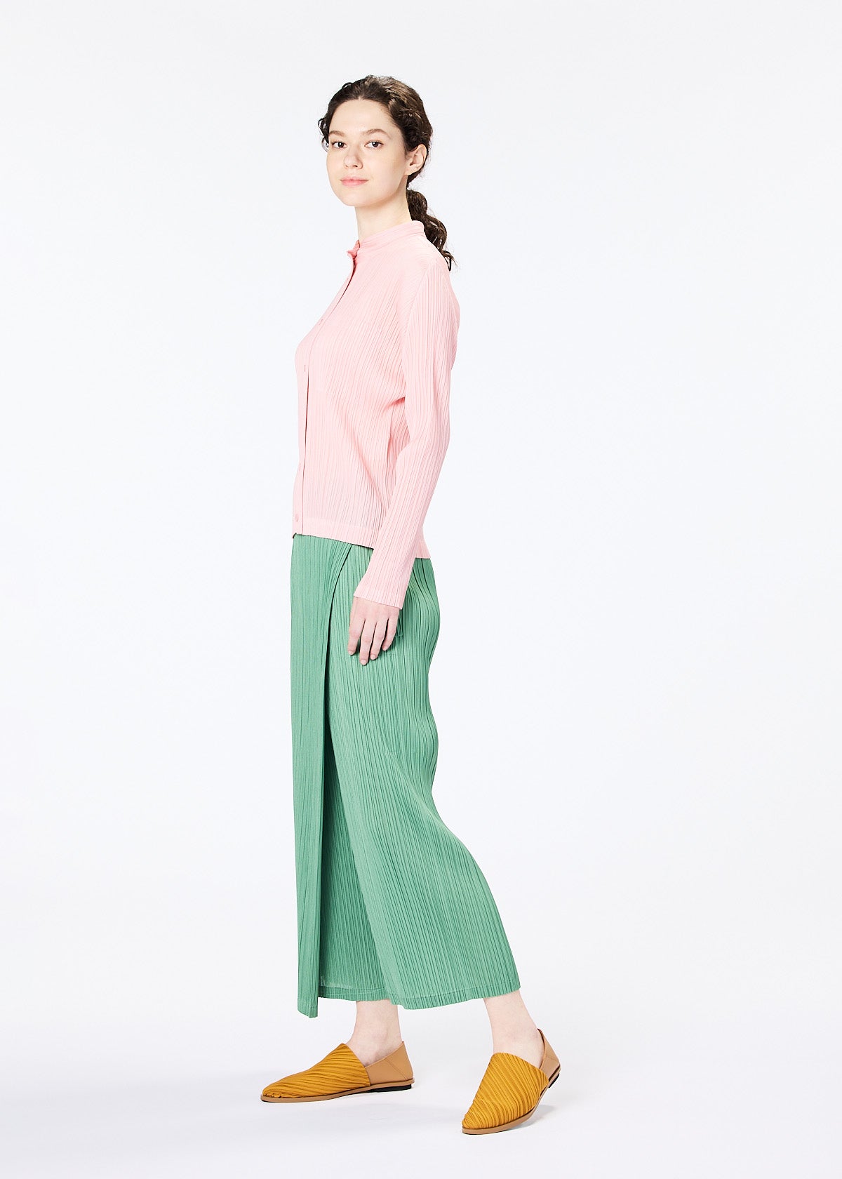 MONTHLY COLORS : FEBRUARY TOP | The official ISSEY MIYAKE ONLINE