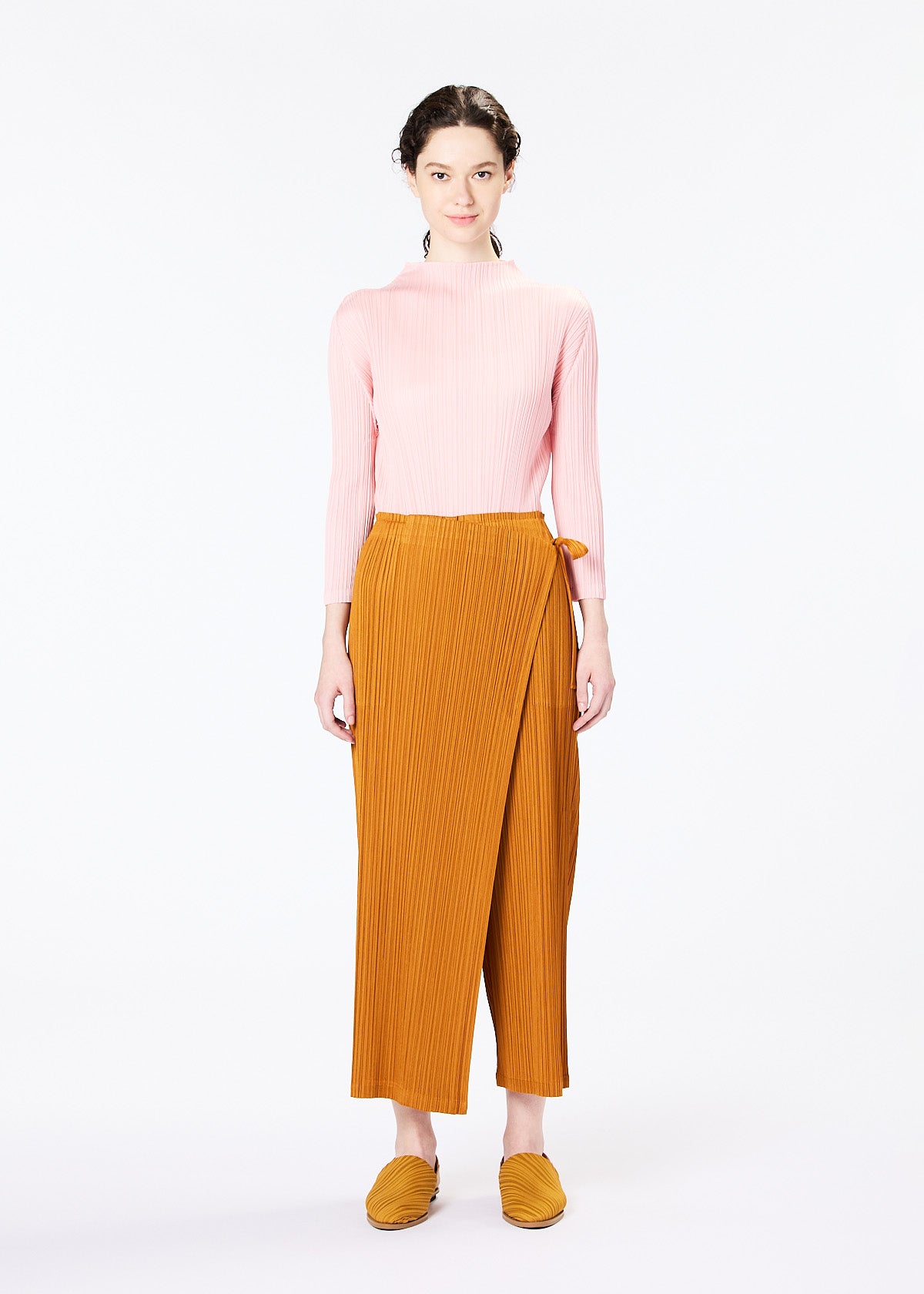 MONTHLY COLORS : FEBRUARY TOP | The official ISSEY MIYAKE ONLINE