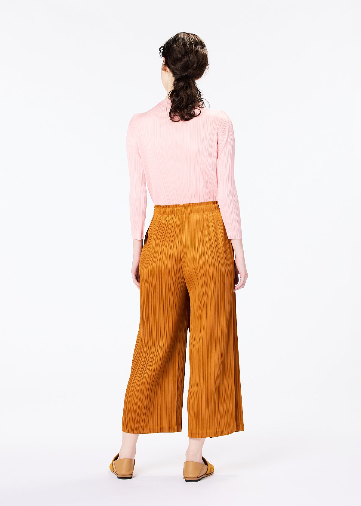 MONTHLY COLORS : FEBRUARY PANTS, The official ISSEY MIYAKE ONLINE STORE